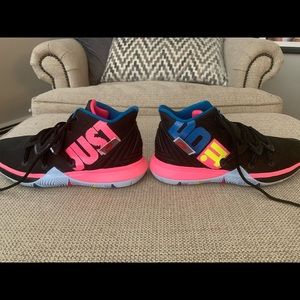 Women’s NIKE kyrie 5